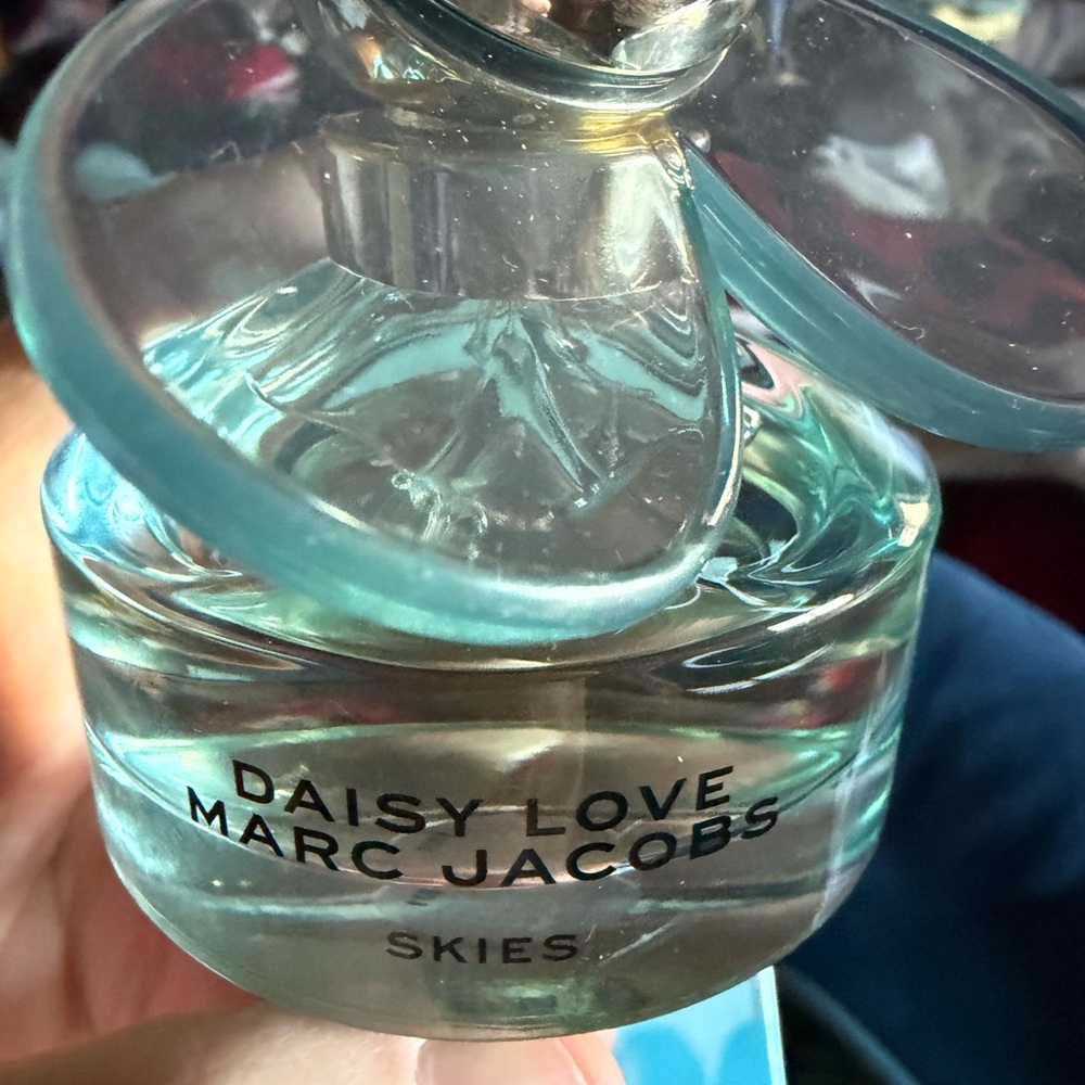 Marc Jacobs Daisy Love Skies in the box used once, authentic with the box. - Picture 3 of 4